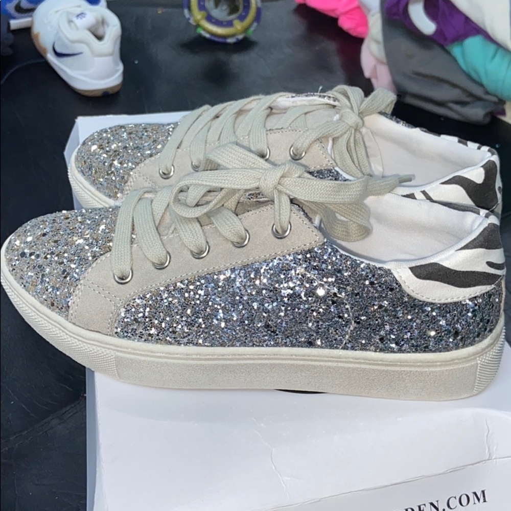 Brand new Steve Madden girl sneaker,glitter/zebra